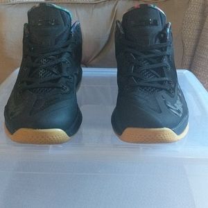 Nike LeBron 11 Low Black Gum